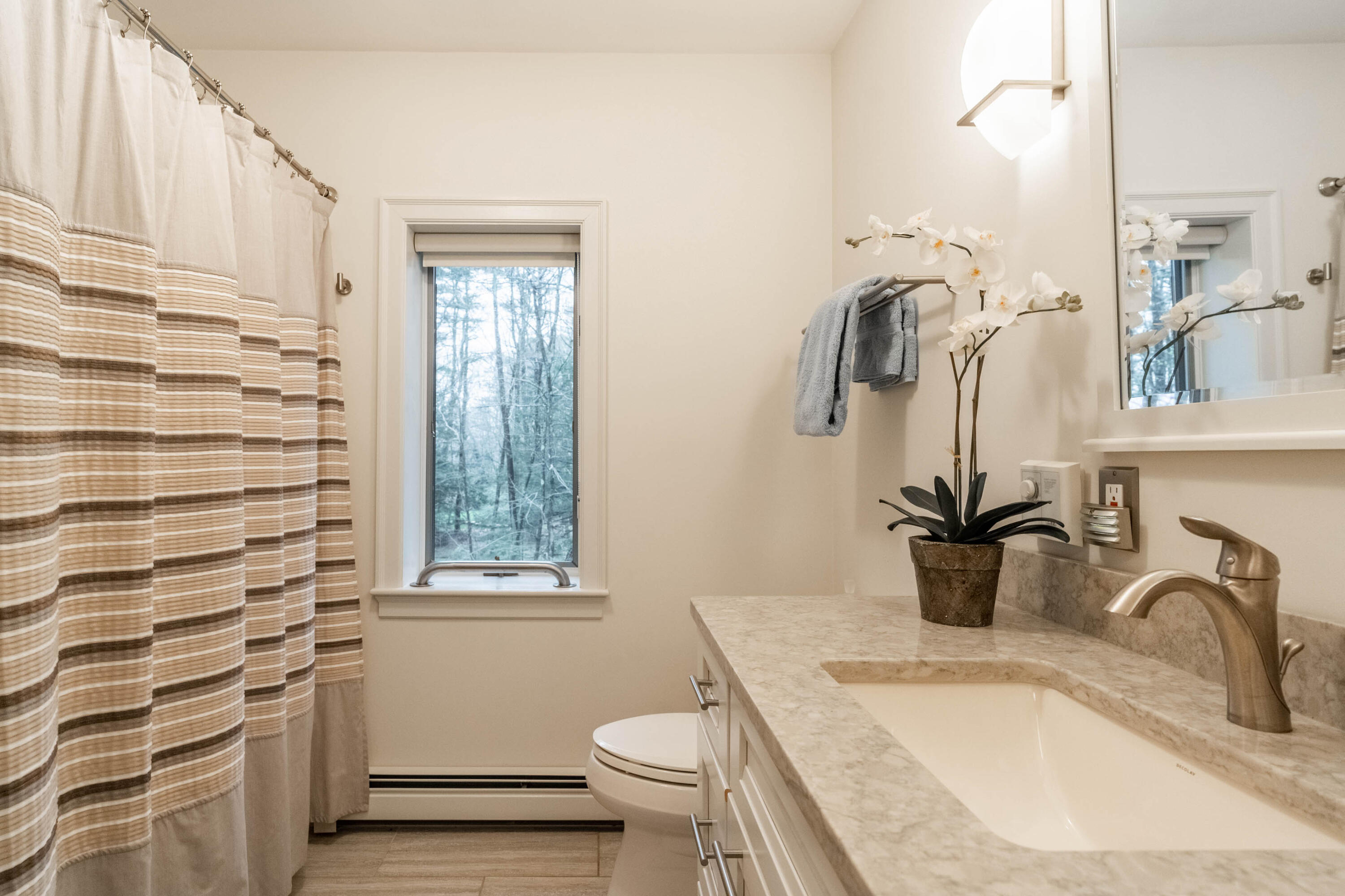 19 Conifer Ridge Cumberland Foreside, ME 04110 - Photo 21 of 38 First Floor Hall Bath