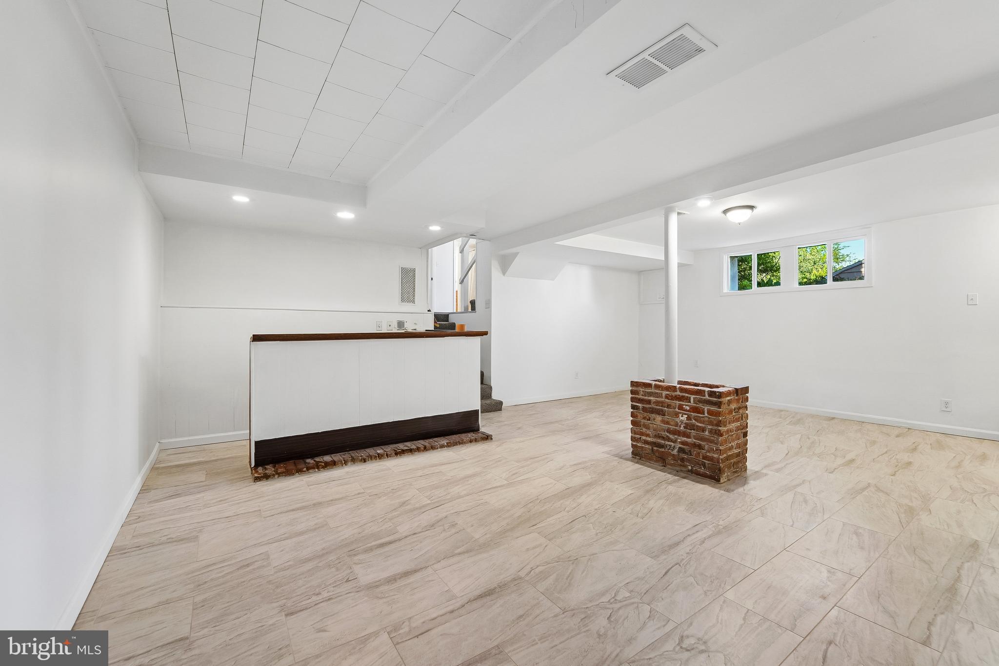 7610 Knollwood Road Towson, MD 21286 - Photo 5 of 41 Basement Bar