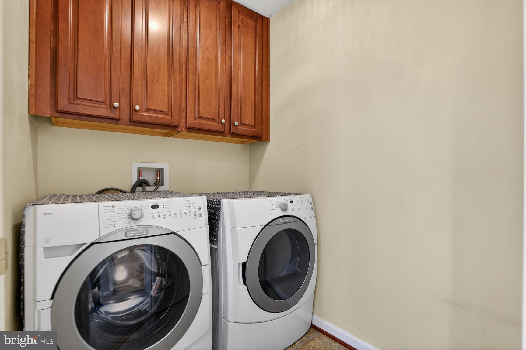 3308 McCorkle Court Triangle, VA 22172 - Photo 35 of 82 a utility room with dryer and washer
