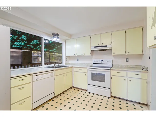 $379,999 | 1032 Southeast 209th Avenue, Gresham, OR 97030