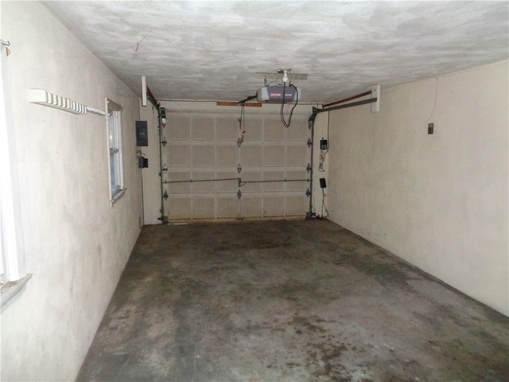 32 Colonial Road East Providence, RI 02914 - Photo 18 of 27 Gallery Image 18