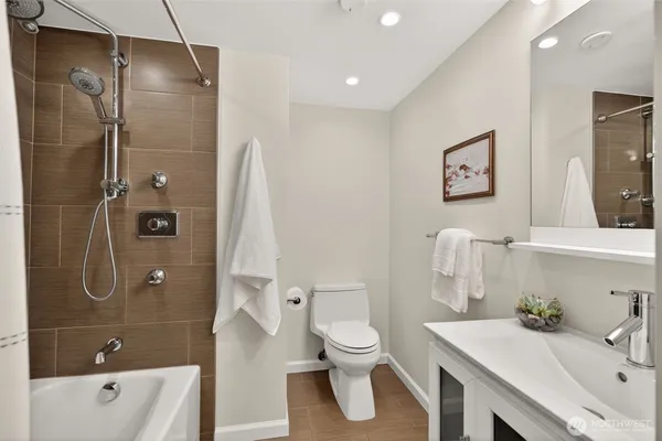 $499,000 | 2100 3rd Avenue, Unit 405, Seattle, WA 98121