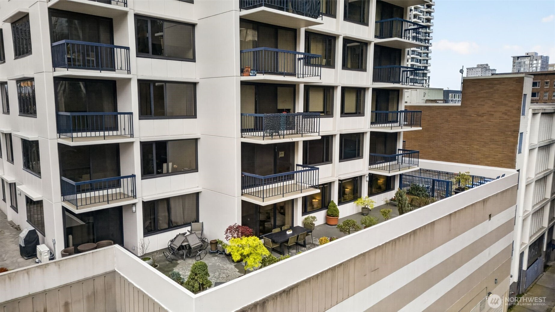 2100 3rd Avenue, Unit 405 Seattle, WA 98121 - Photo 16 of 25