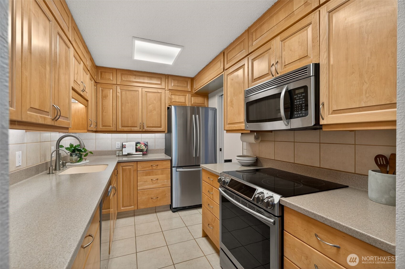 2100 3rd Avenue, Unit 405 Seattle, WA 98121 - Photo 4 of 25