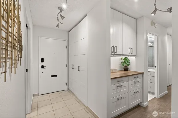 $499,000 | 2100 3rd Avenue, Unit 405, Seattle, WA 98121