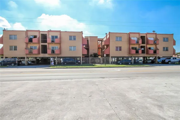 $1,850 | 3675 West 11th Avenue, Unit 319, Hialeah, FL 33012