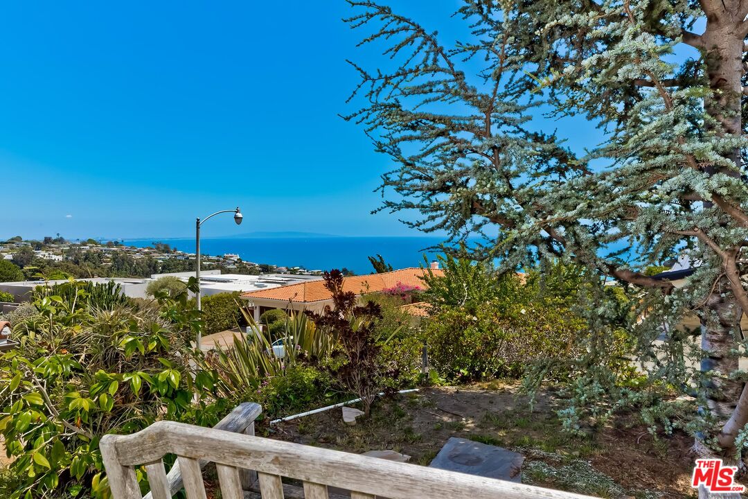 18041 Blue Sail Drive, Pacific Palisades, CA 90272 Compass