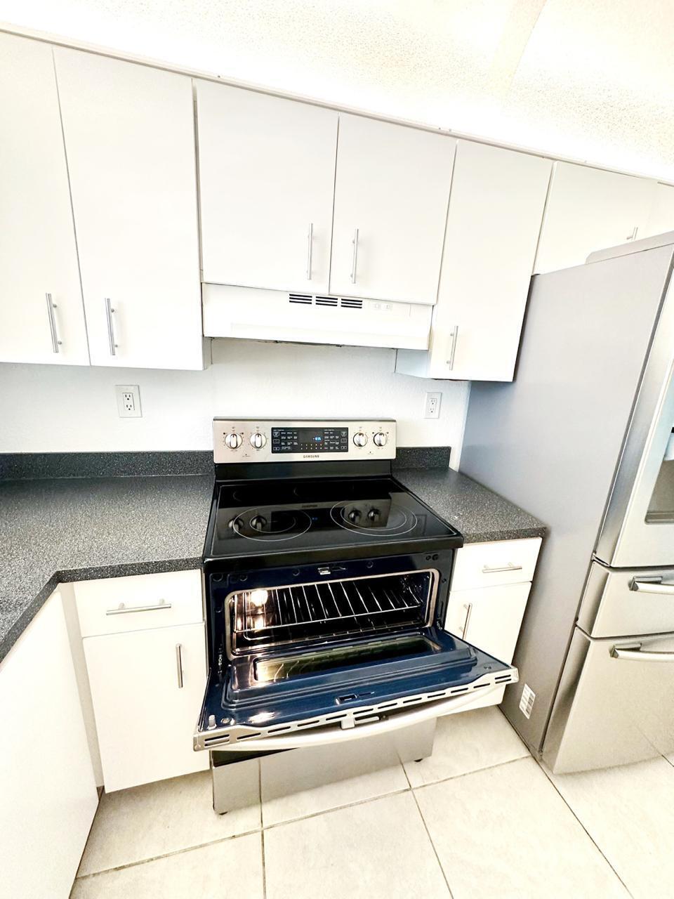 9235 Southwest 8th Street, Unit 402 Boca Raton, FL 33428 - Photo 9 of 37 057dbe52-56b7-4e8a-b72f-7365fd074284