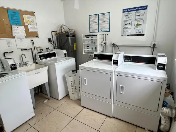 $2,200 | 1958 Monroe Street, Unit 210, Hollywood, FL 33020