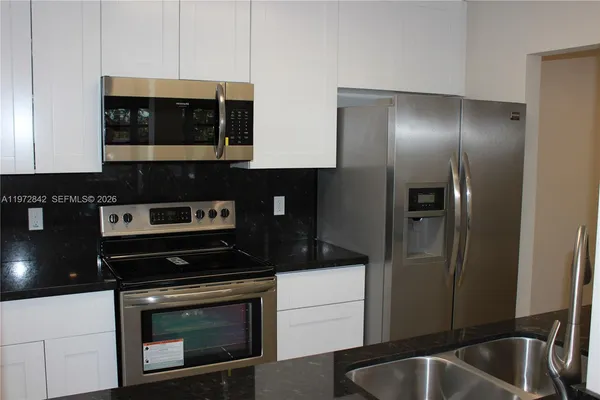 $2,200 | 1958 Monroe Street, Unit 210, Hollywood, FL 33020