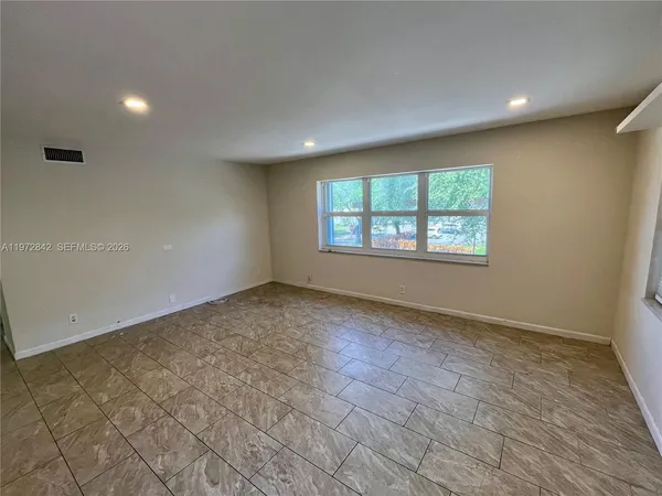$2,200 | 1958 Monroe Street, Unit 210, Hollywood, FL 33020