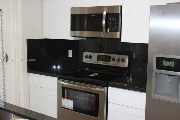 $2,200 | 1958 Monroe Street, Unit 210, Hollywood, FL 33020
