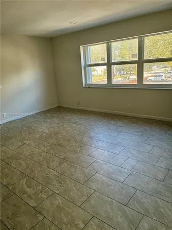 $2,200 | 1958 Monroe Street, Unit 210, Hollywood, FL 33020