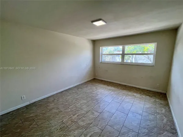 $2,200 | 1958 Monroe Street, Unit 210, Hollywood, FL 33020
