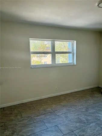 $2,200 | 1958 Monroe Street, Unit 210, Hollywood, FL 33020