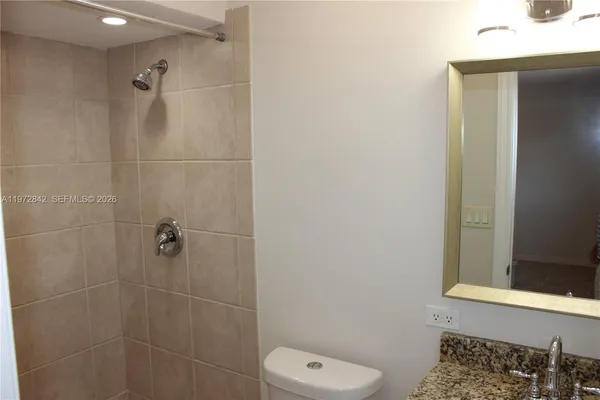 $2,200 | 1958 Monroe Street, Unit 210, Hollywood, FL 33020