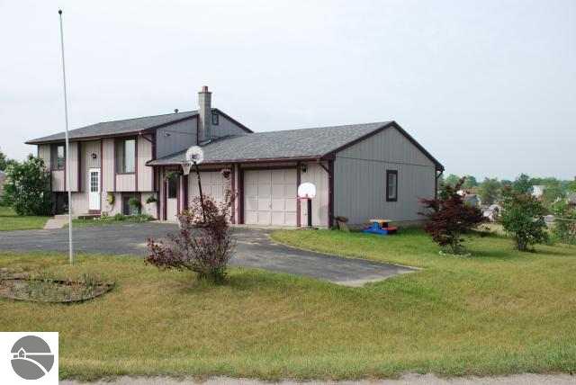 1848 Radcliff Road Traverse City, MI 49685 - Photo 2 of 11 1679359-1.JPG