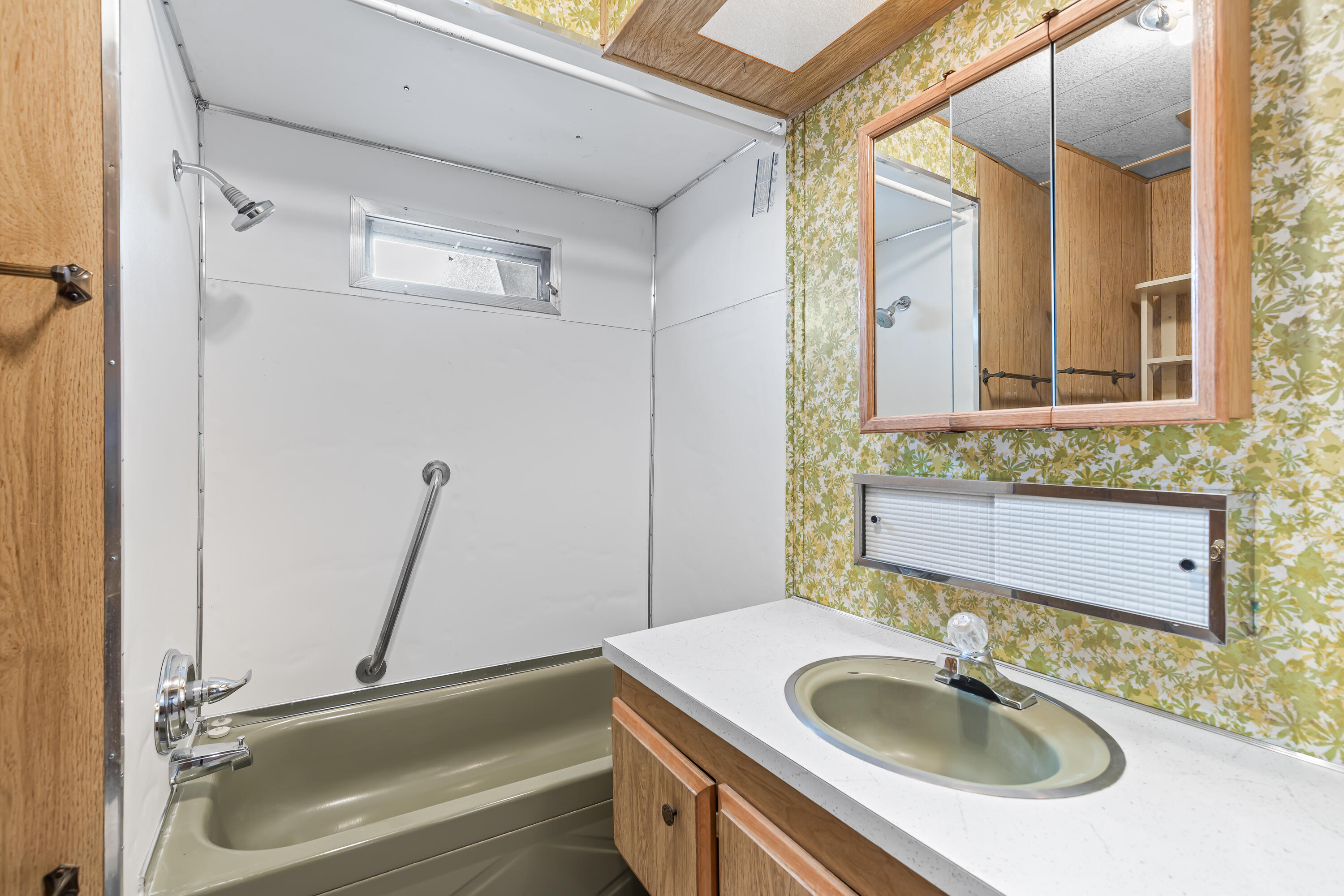 421 Stevens Road, Unit 21 Eagle Point, OR 97524 - Photo 15 of 25 9R9A2433