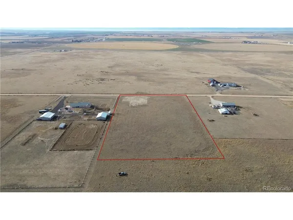 a black and white photo of a room