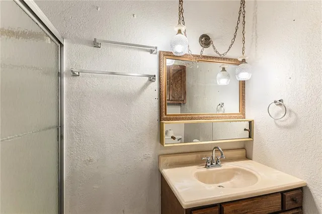 $180,000 | 3436 Northeast Old 13 Highway, Osceola, MO 64776