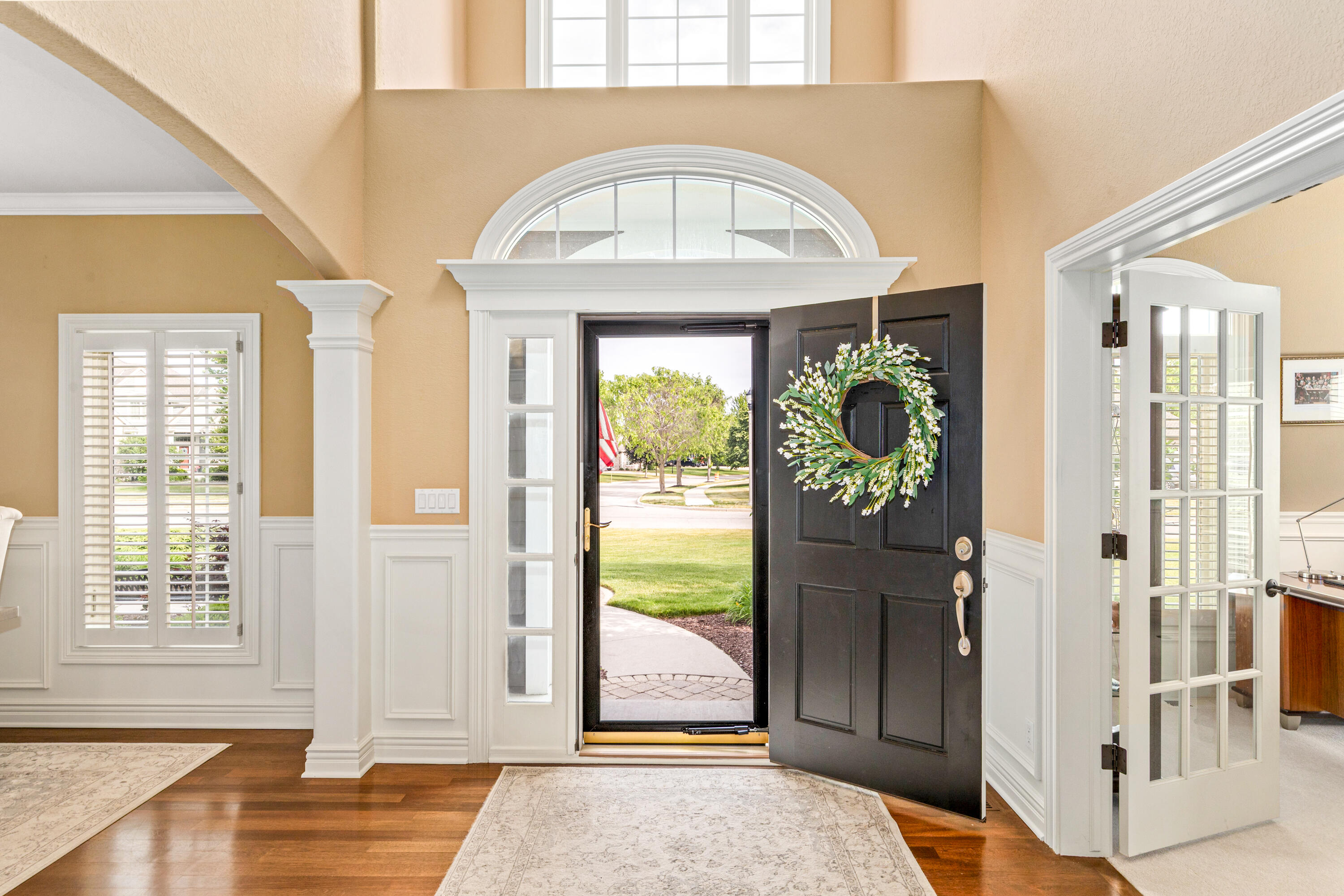 1260 4 Winds Way Hartland, WI 53029 - Photo 11 of 79 Magnificent Two-Story Entryway
