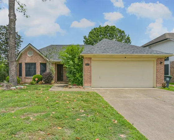 $2,225 | 1021 North Sunset Drive, Pearland, TX 77581