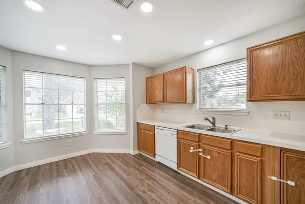 $2,225 | 1021 North Sunset Drive, Pearland, TX 77581