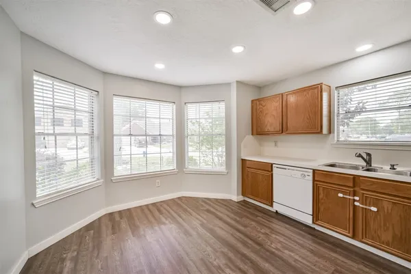 $2,225 | 1021 North Sunset Drive, Pearland, TX 77581