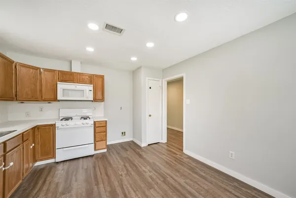 $2,225 | 1021 North Sunset Drive, Pearland, TX 77581