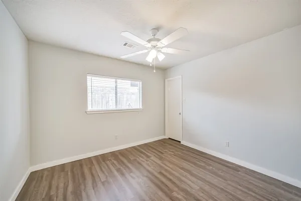 $2,225 | 1021 North Sunset Drive, Pearland, TX 77581