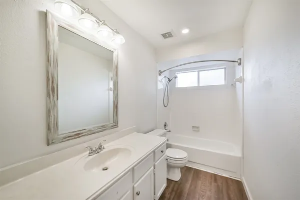 $2,225 | 1021 North Sunset Drive, Pearland, TX 77581