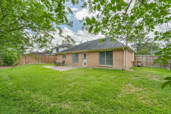 $2,225 | 1021 North Sunset Drive, Pearland, TX 77581