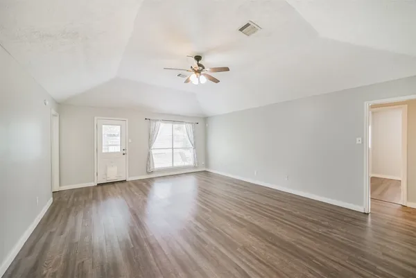 $2,225 | 1021 North Sunset Drive, Pearland, TX 77581