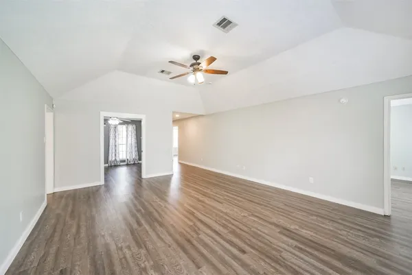 $2,225 | 1021 North Sunset Drive, Pearland, TX 77581