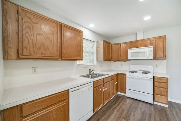 $2,225 | 1021 North Sunset Drive, Pearland, TX 77581