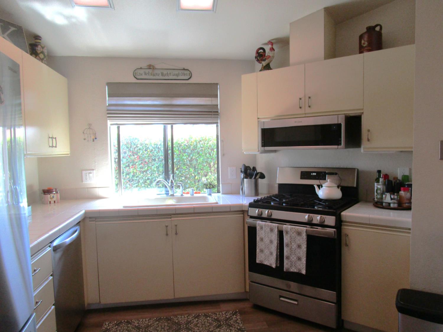 1500 Held Drive, Unit 94 Modesto, CA 95355 - Photo 7 of 32 Kitchen