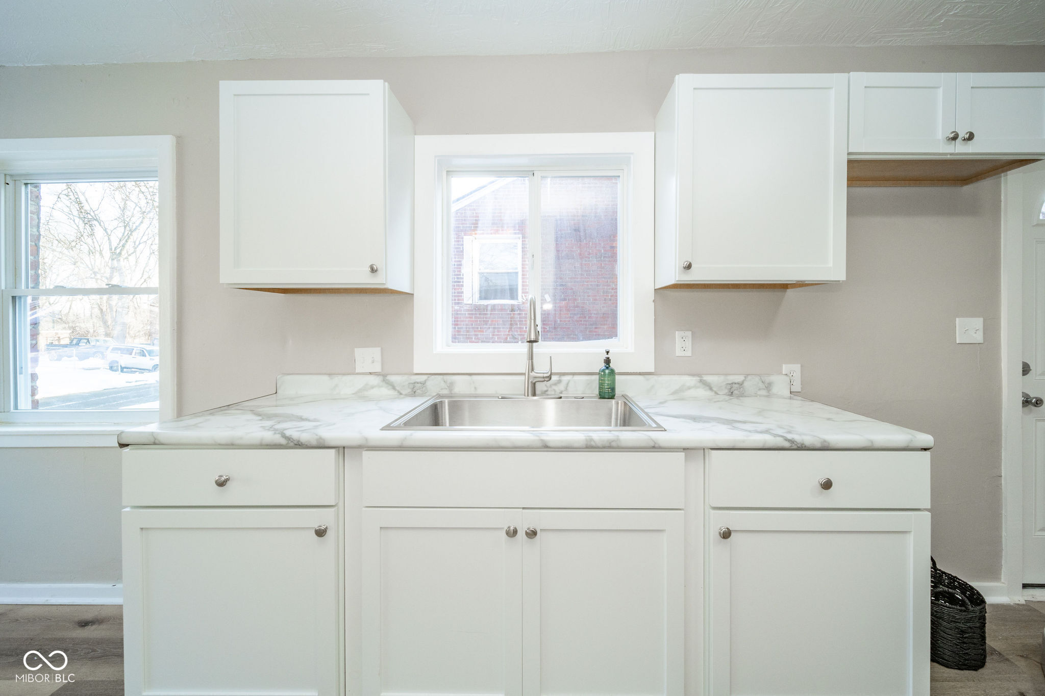 1633 Hst W 10th Street Anderson, IN 46016 - Photo 3 of 25