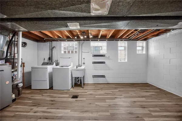 a view of utility room