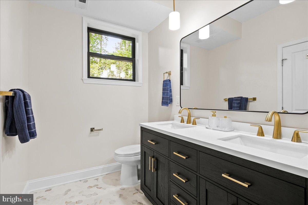 16708 Cashell Road Rockville, MD 20853 - Photo 54 of 105 Primary bath on main level