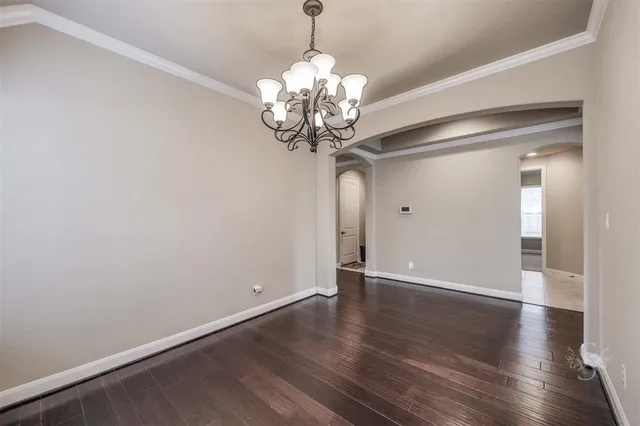 a view of a chandelier in big room and chandelier