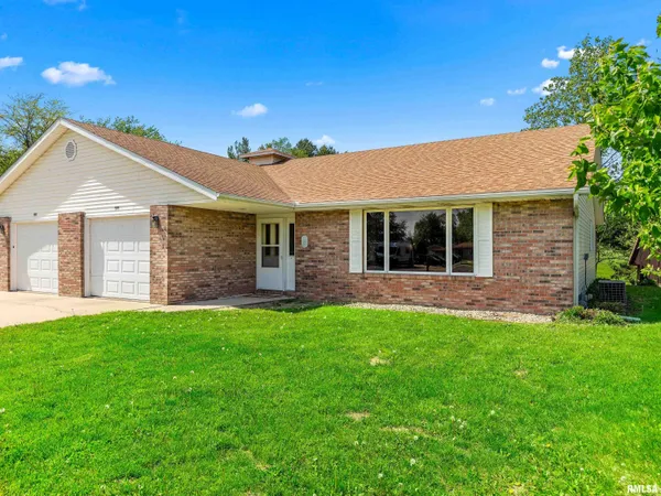 $154,500 | 1683 East Myrtle Street, Canton, IL 61520