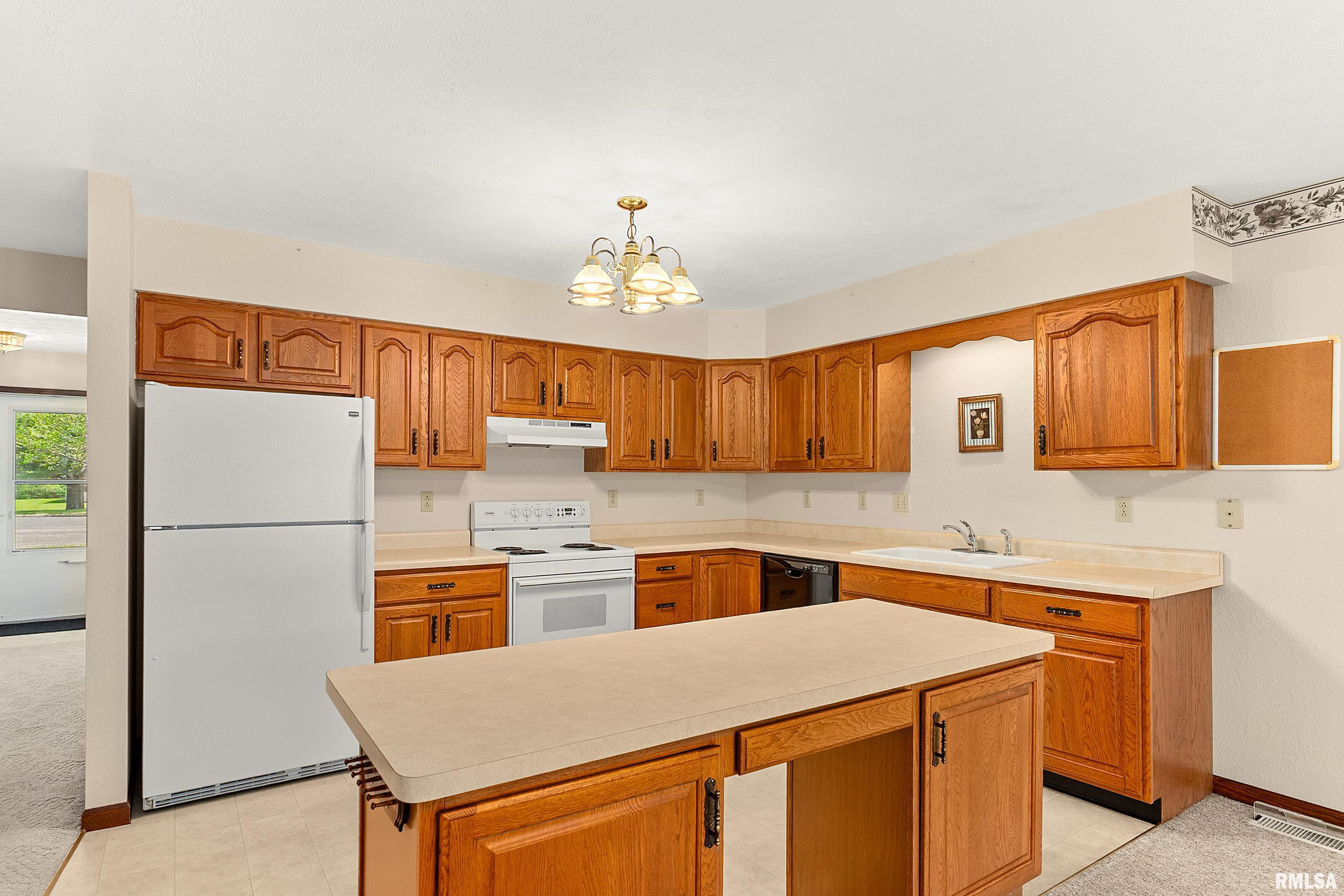 1683 East Myrtle Street Canton, IL 61520 - Photo 12 of 24