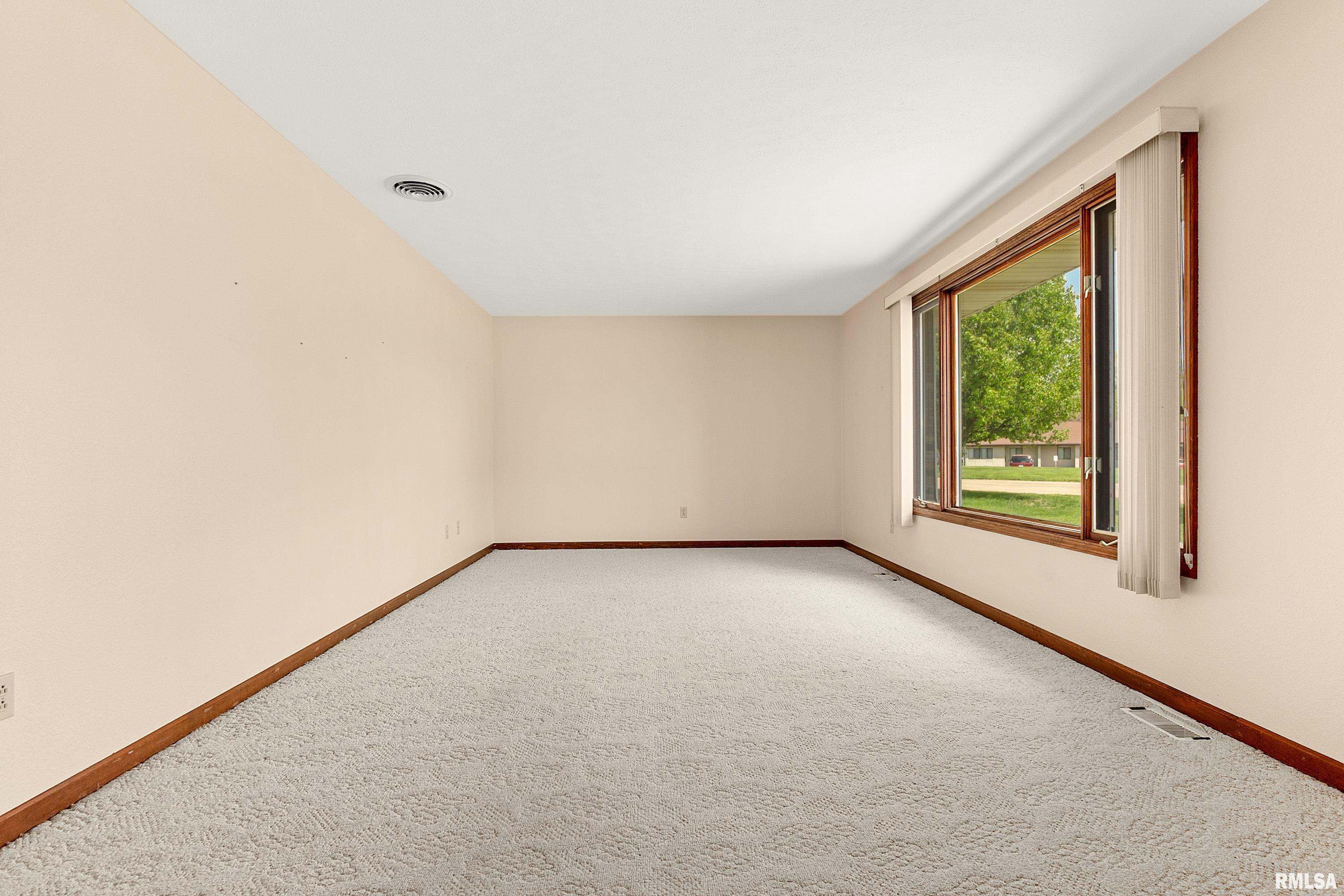 1683 East Myrtle Street Canton, IL 61520 - Photo 9 of 24