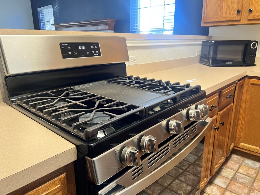 1747 Windy Park Circle Round Rock, TX 78664 - Photo 5 of 12 a close up of a stove top oven sitting inside of a kitchen