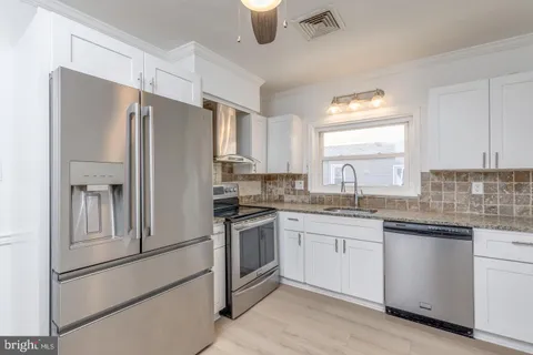 $300,000 | 313 East Washington Avenue, Magnolia, NJ 08049