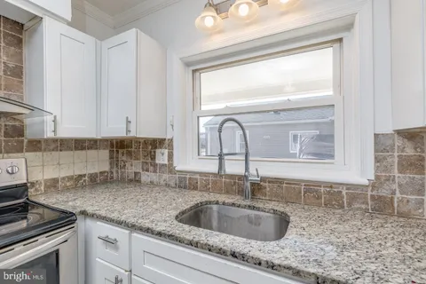 $300,000 | 313 East Washington Avenue, Magnolia, NJ 08049