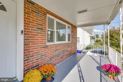 $300,000 | 313 East Washington Avenue, Magnolia, NJ 08049