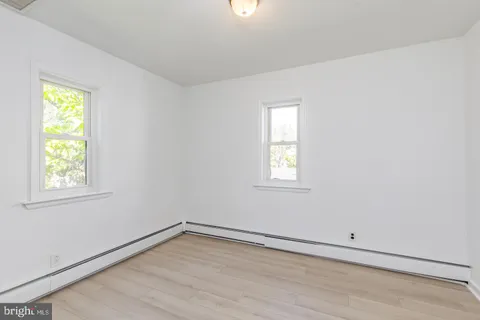 $300,000 | 313 East Washington Avenue, Magnolia, NJ 08049