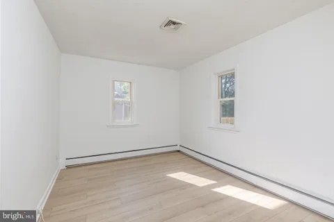 $300,000 | 313 East Washington Avenue, Magnolia, NJ 08049