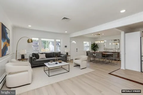 $300,000 | 313 East Washington Avenue, Magnolia, NJ 08049